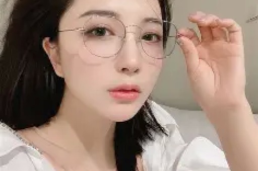 三山凌辉被曝出轨后毫不遮掩亲密姿态