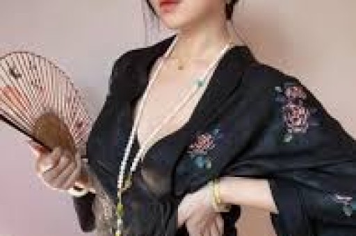 和前男友相爱18年没结婚如今48岁被对方撕上热搜人设崩塌后竟引全网心疼···